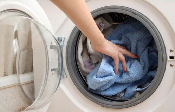 Sử dụng máy giặt cửa ngang để tránh làm nhăn vải