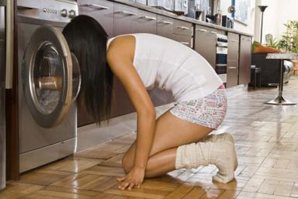 Nguyên nhân và cách xử lý máy giặt giặt xong vẫn còn nước