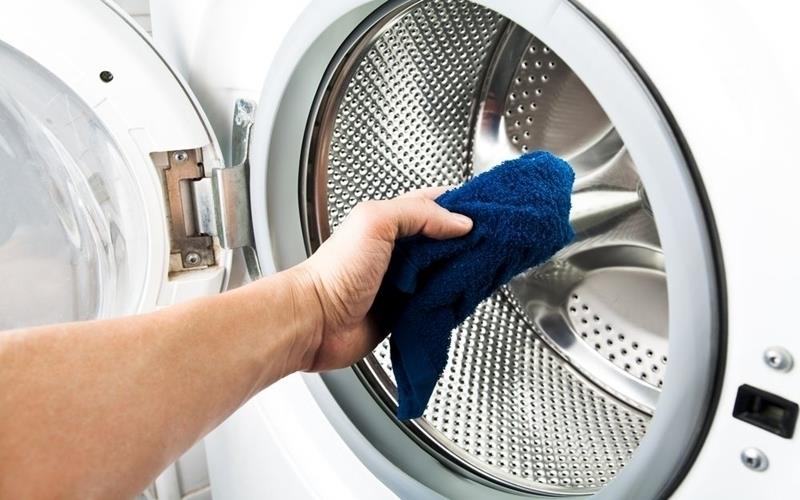 Vệ sinh và bảo trì máy giặt thường xuyên