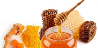Đắp mặt nạ bột nghệ và mật ong như thế nào?
